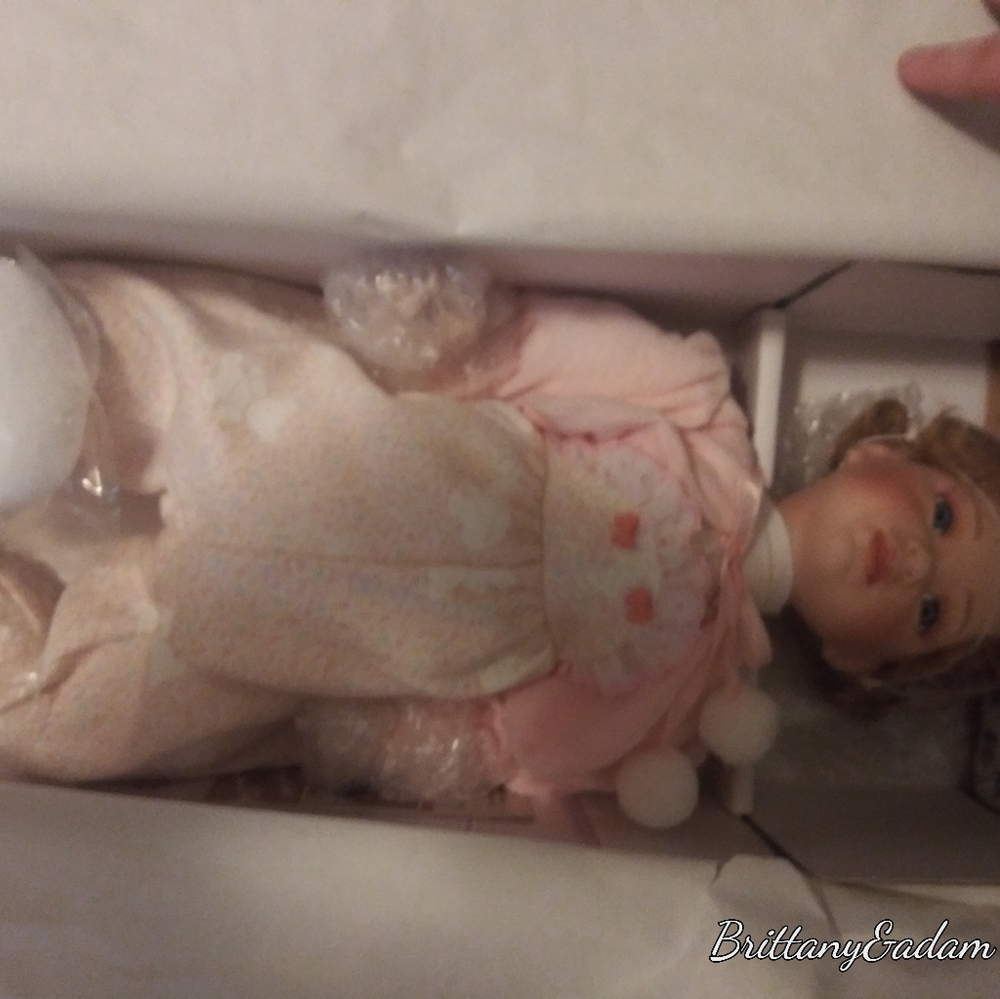 Collectable dolls - Picture 4 of 4